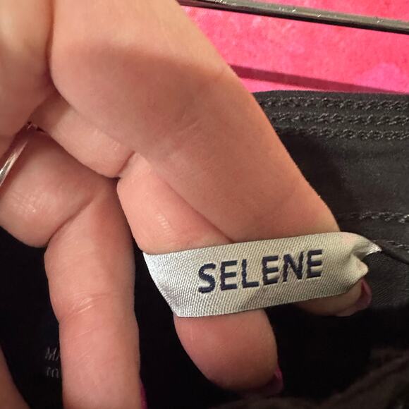 Bandolino Women's Size 16 Denim Capris Selene Black Stretch Zip Button NWT - Picture 4 of 7